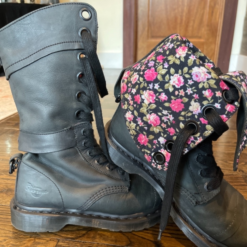 Doc Martin Boots w pretty floral pattern inside - Picture 2 of 2